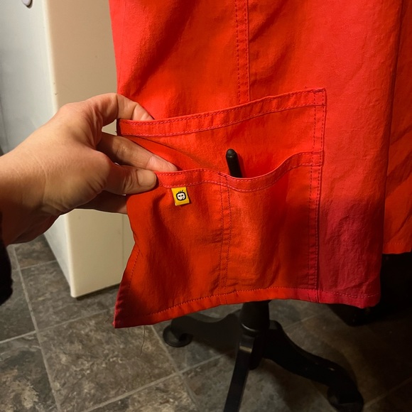 SCRUB TOP (Customize It) - Picture 3 of 4